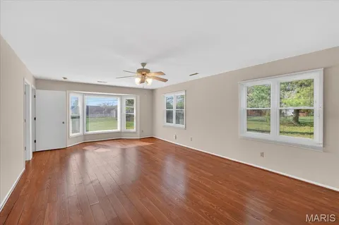 $595,000 | 31 South Tealwood Drive, St. Louis, MO 63141