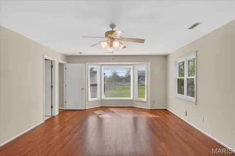 $595,000 | 31 South Tealwood Drive, St. Louis, MO 63141