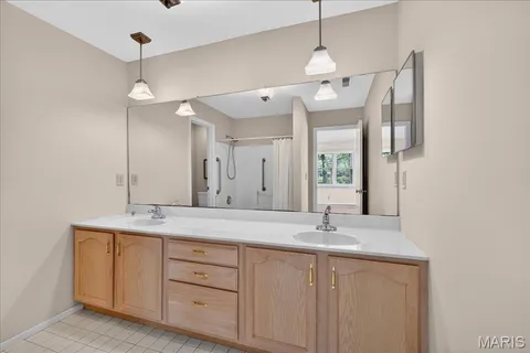 $595,000 | 31 South Tealwood Drive, St. Louis, MO 63141