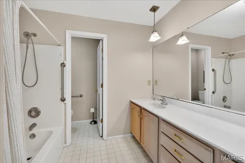 $595,000 | 31 South Tealwood Drive, St. Louis, MO 63141