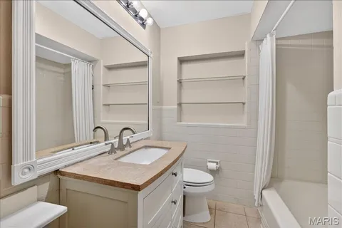 $595,000 | 31 South Tealwood Drive, St. Louis, MO 63141