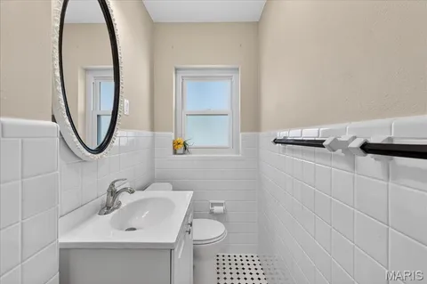 $595,000 | 31 South Tealwood Drive, St. Louis, MO 63141