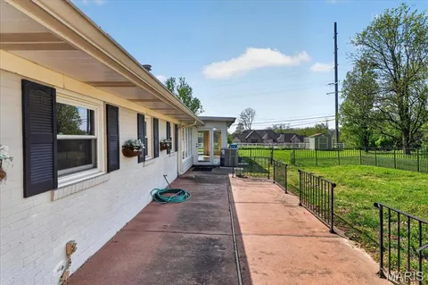 $595,000 | 31 South Tealwood Drive, St. Louis, MO 63141