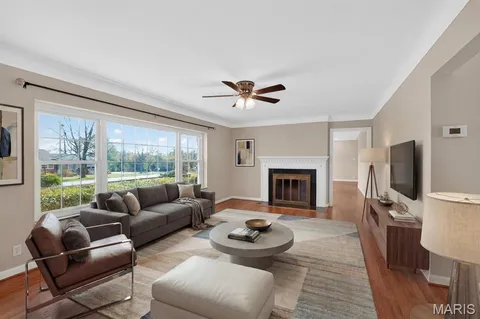 $595,000 | 31 South Tealwood Drive, St. Louis, MO 63141