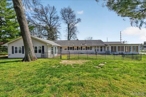 $595,000 | 31 South Tealwood Drive, St. Louis, MO 63141