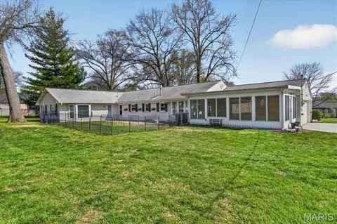 $595,000 | 31 South Tealwood Drive, St. Louis, MO 63141