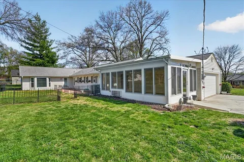 $595,000 | 31 South Tealwood Drive, St. Louis, MO 63141