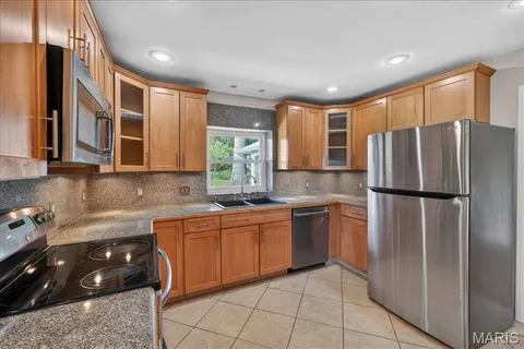 $595,000 | 31 South Tealwood Drive, St. Louis, MO 63141