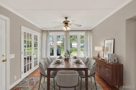$595,000 | 31 South Tealwood Drive, St. Louis, MO 63141