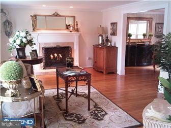 125 Antietam Road Cherry Hill, NJ 08034 - Photo 5 of 12 Living Room