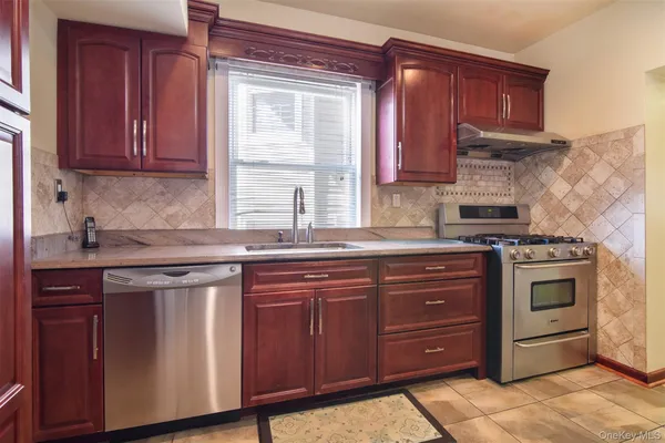$929,000 | 17 Lake Avenue, Yonkers, NY 10701