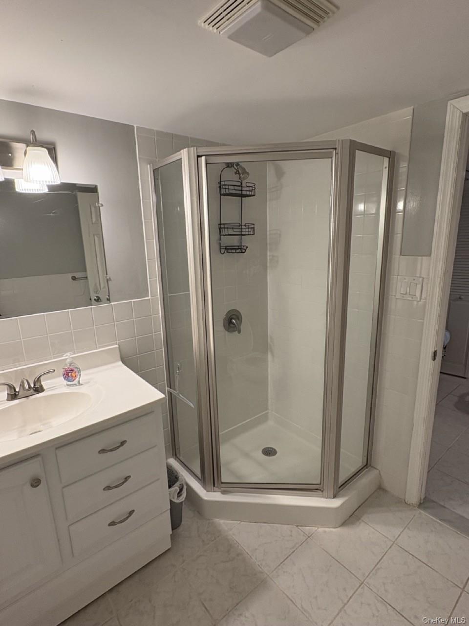 70 Hickory Road, Unit B Port Washington, NY 11050 - Photo 20 of 23