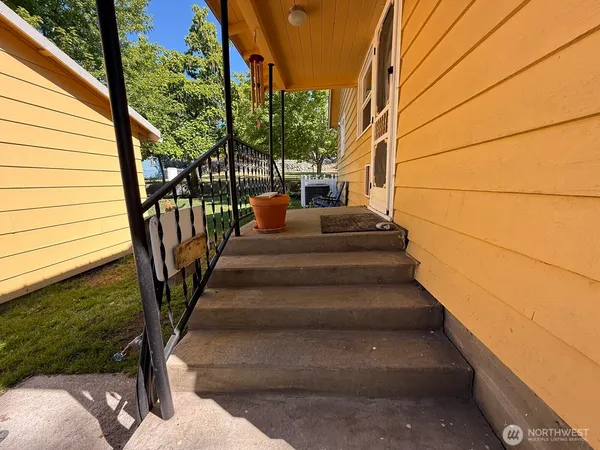 $344,000 | 18 Cherry Avenue West, Omak, WA 98841