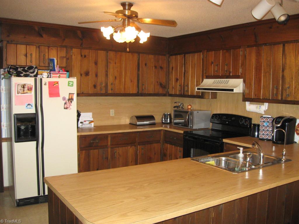 8301 Mccrory Road Stokesdale, NC 27357 - Photo 9 of 30 Kitchen