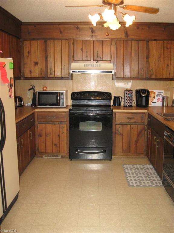 8301 Mccrory Road Stokesdale, NC 27357 - Photo 10 of 30 Kitchen