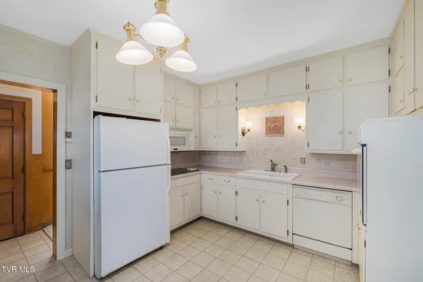 $2,500 | 203 Pawnee Street, Johnson City, TN 37604