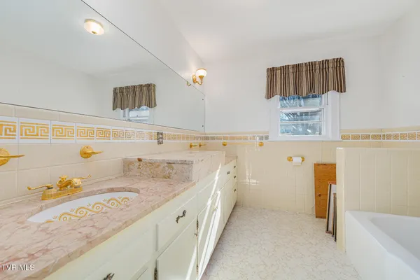 $2,500 | 203 Pawnee Street, Johnson City, TN 37604