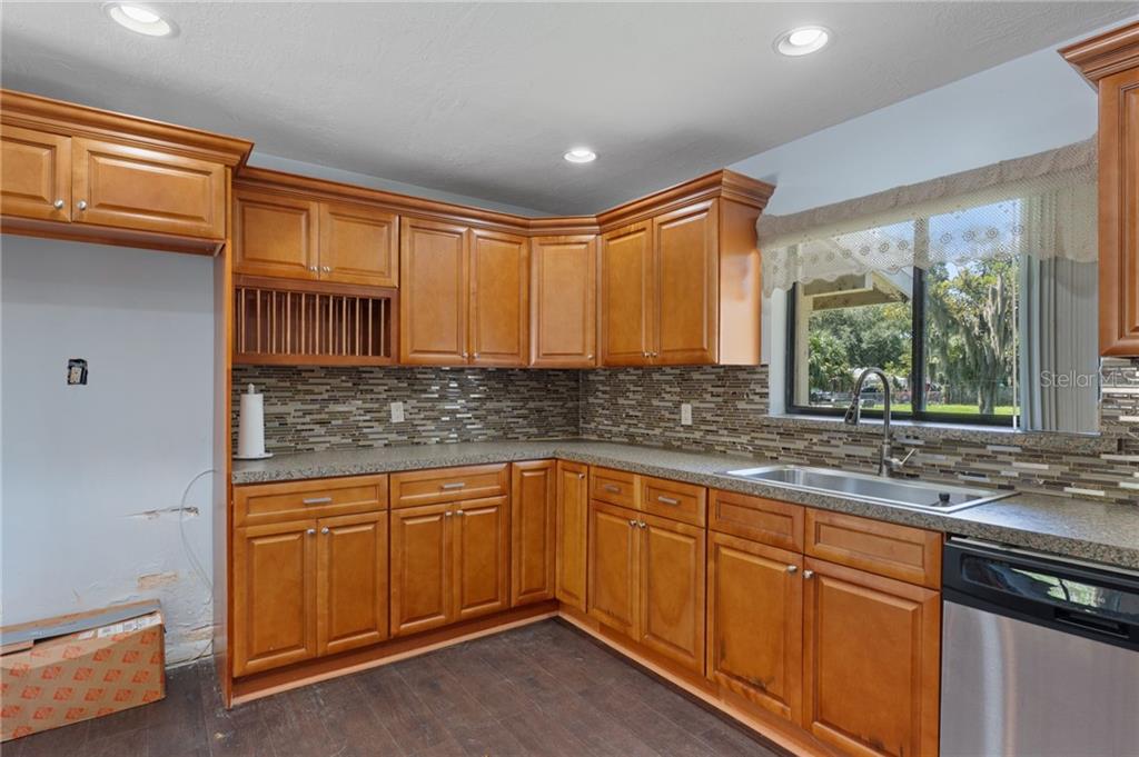 149 Southeast Paradise Point Road Crystal River, FL 34429 - Photo 11 of 70 Gallery Image 11