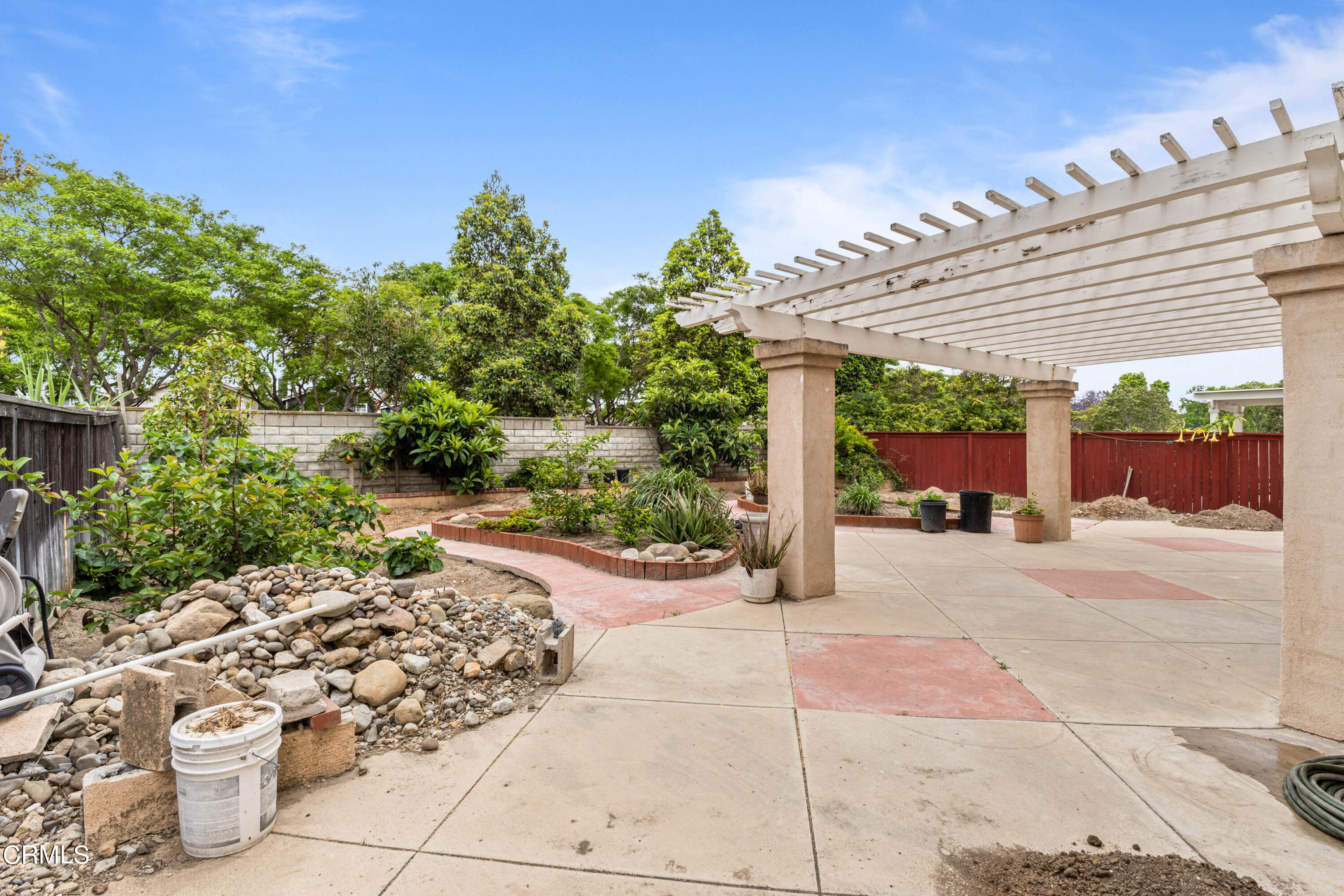 1620 Rubio Circle Oxnard, CA 93030 - Photo 68 of 68 a view of a backyard with sitting area
