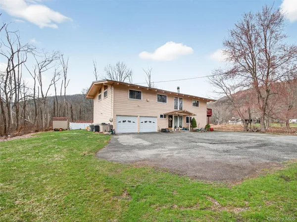 a view of a back yard of the house