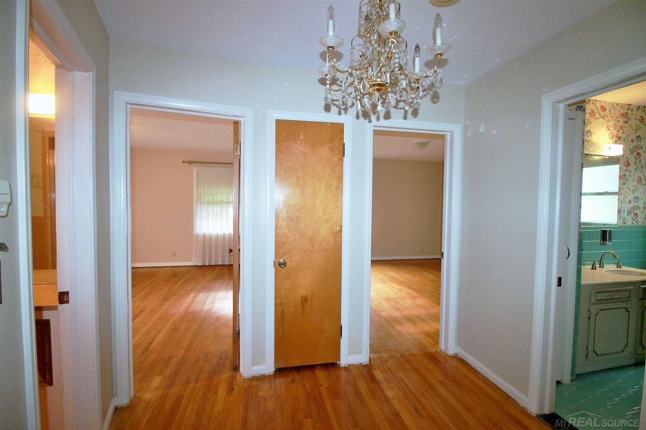 954 South Renaud Road Grosse Pointe Woods, MI 48236 - Photo 29 of 46