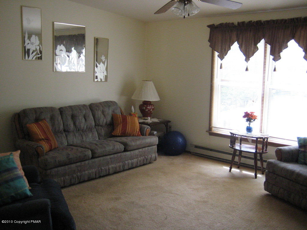165 Tower Road Albrightsville, PA 18210 - Photo 5 of 20 LvRm