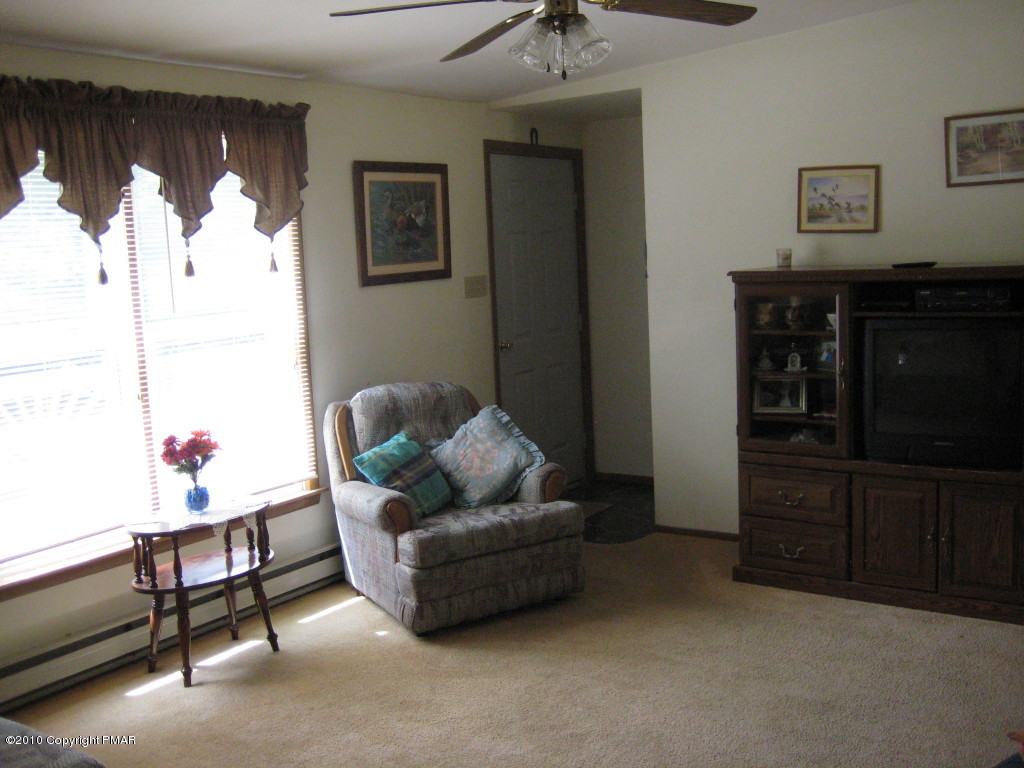 165 Tower Road Albrightsville, PA 18210 - Photo 6 of 20 LvRm different angle