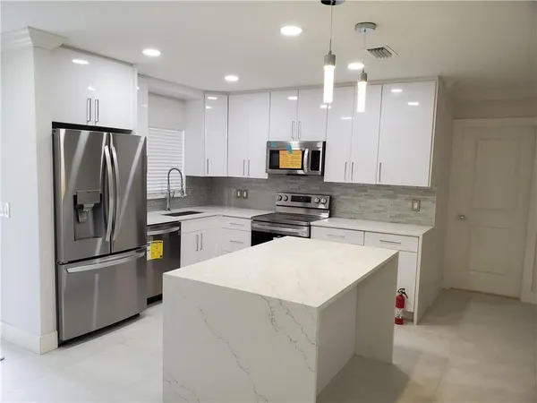 $3,000 | 9632 Kenilworth Court, Boca Raton, FL 33428