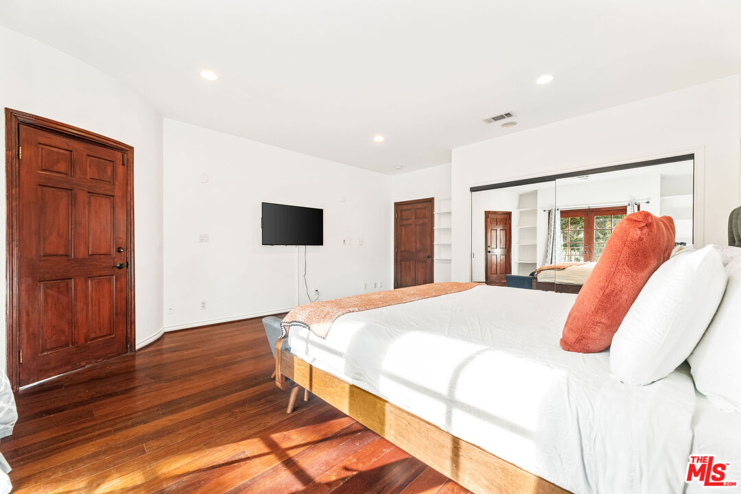 12109 Maxwellton Road Studio City, CA 91604 - Photo 38 of 75