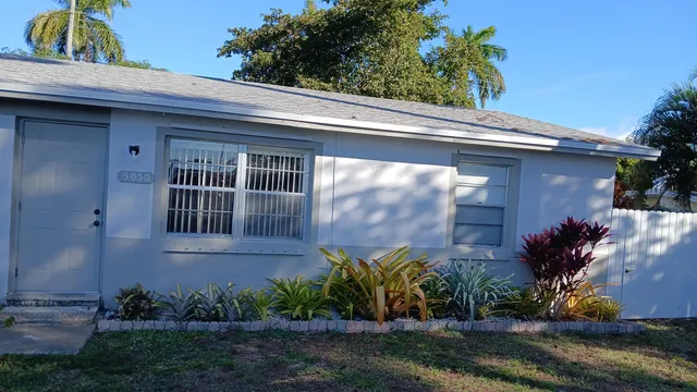 $2,200 | 5050 25th Street South, West Palm Beach, FL 33415