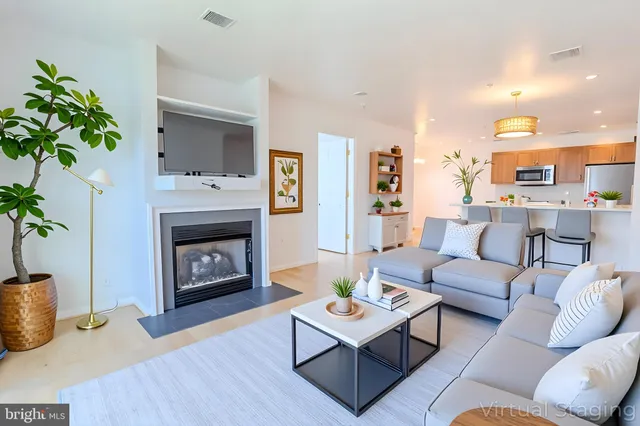 $2,450 | 2015 Governor Thomas Bladen Way, Unit 104, Annapolis, MD 21401