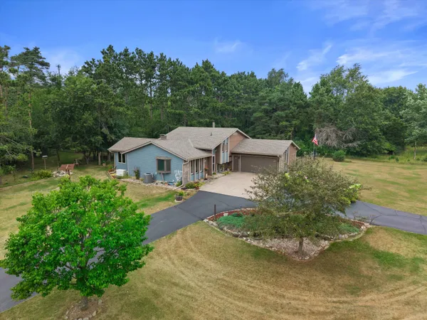 $675,000 | W369-s4863 Needle Point Drive, Ottawa, WI 53118