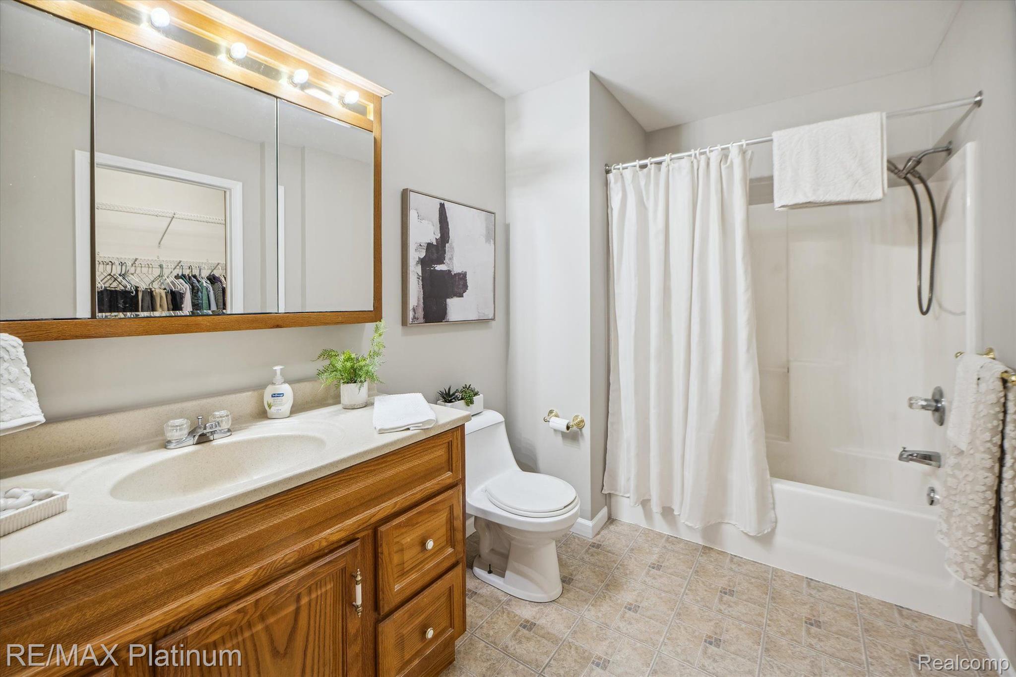 1124 South Hughes Road Howell, MI 48843 - Photo 17 of 45 Gallery Image 17