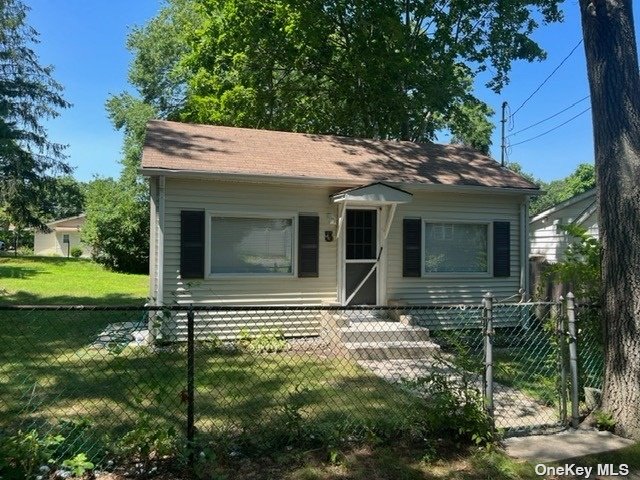 a view of house with yard