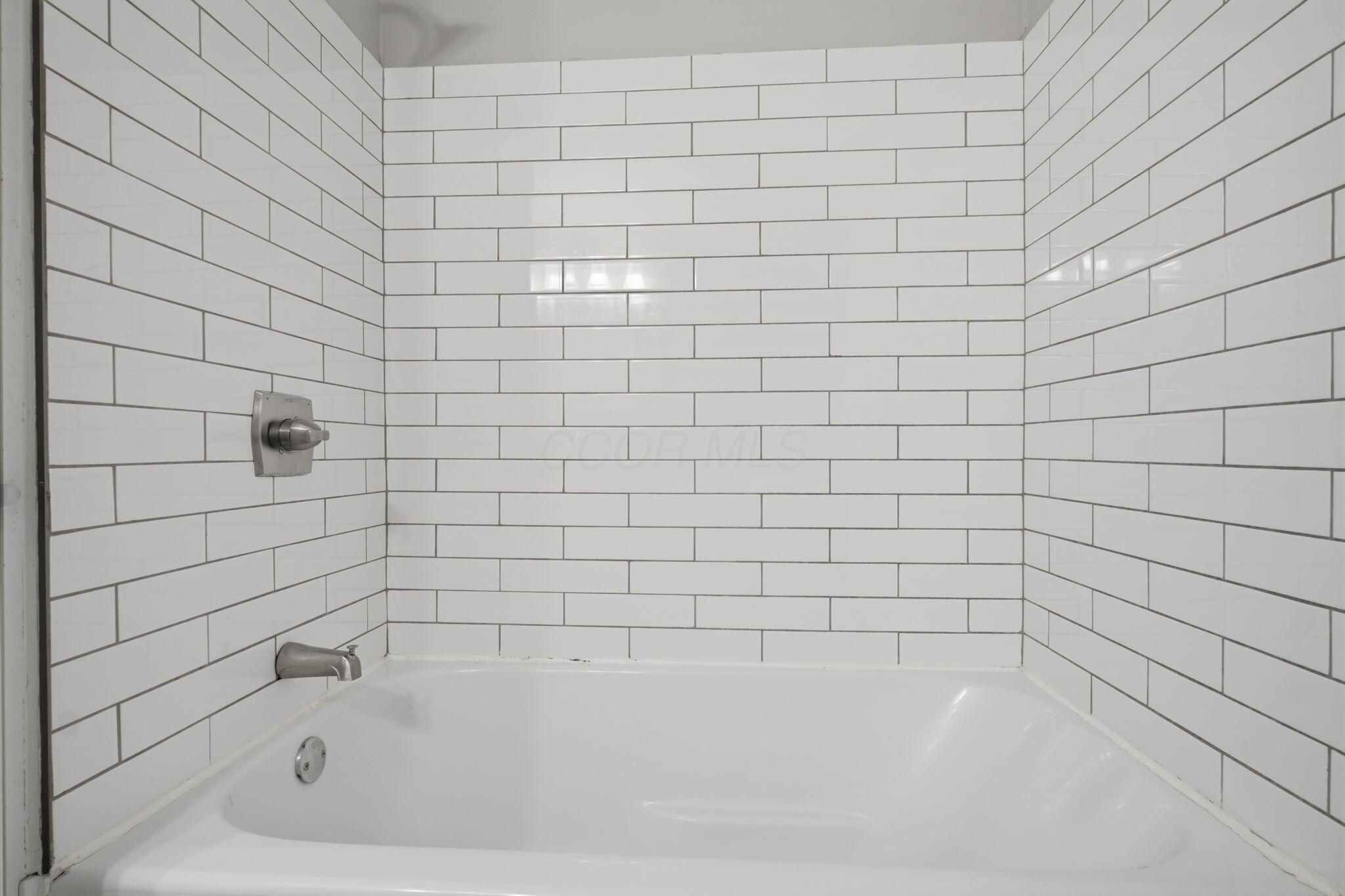 2547 McCutcheon Road Columbus, OH 43219 - Photo 25 of 55 main bath