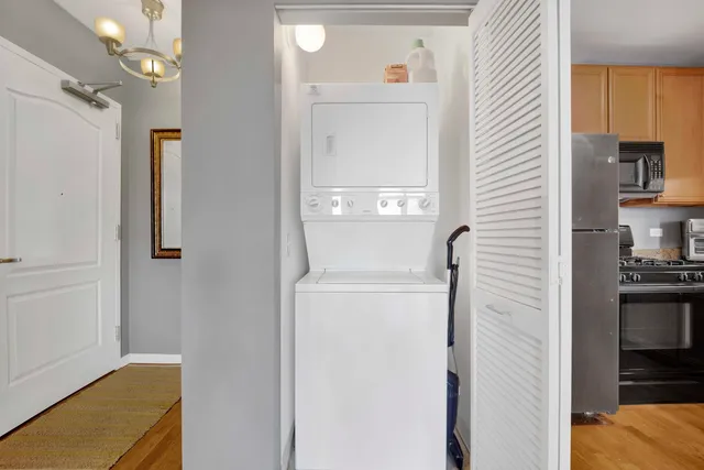 $275,000 | 125 South Jefferson Street, Unit 2101, Chicago, IL 60661