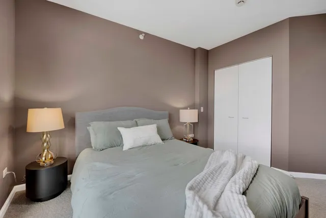 $275,000 | 125 South Jefferson Street, Unit 2101, Chicago, IL 60661