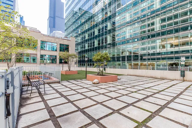 $275,000 | 125 South Jefferson Street, Unit 2101, Chicago, IL 60661