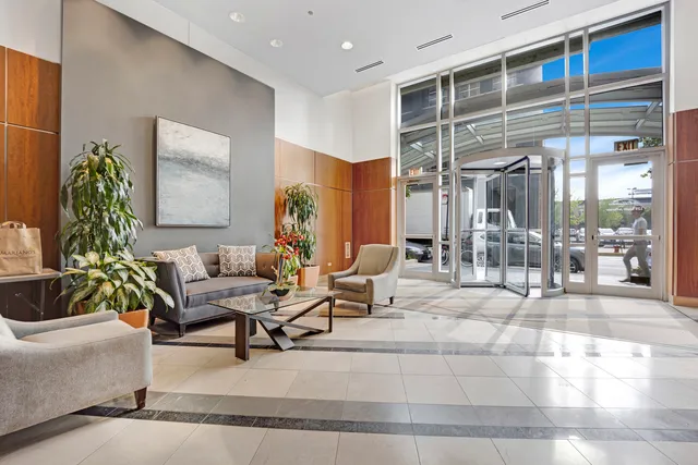 $275,000 | 125 South Jefferson Street, Unit 2101, Chicago, IL 60661