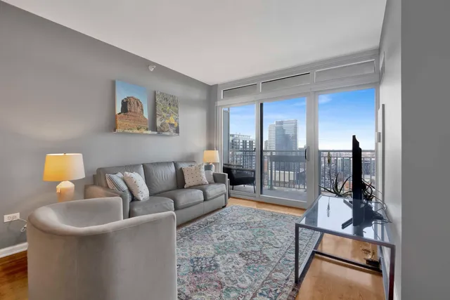 $275,000 | 125 South Jefferson Street, Unit 2101, Chicago, IL 60661