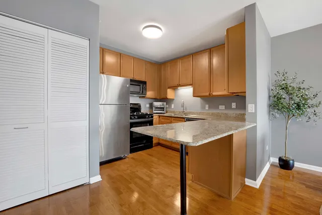 $275,000 | 125 South Jefferson Street, Unit 2101, Chicago, IL 60661