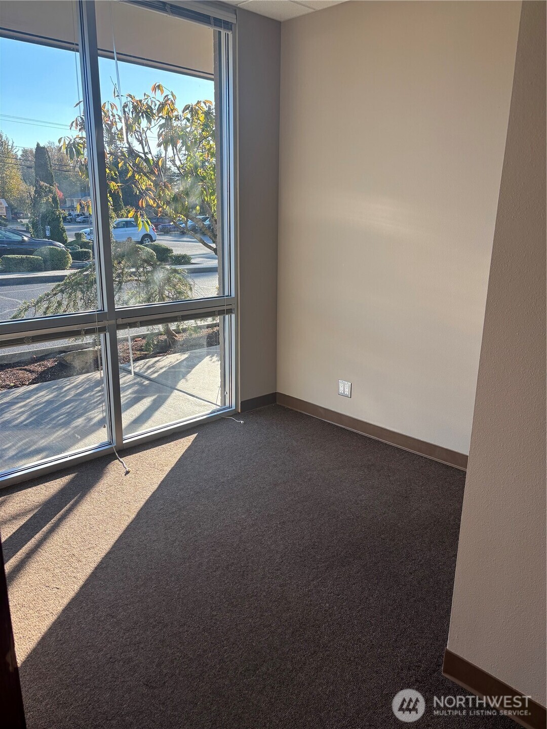 1725 Continental Place, Unit C Mount Vernon, WA 98273 - Photo 14 of 19 a view of room with window