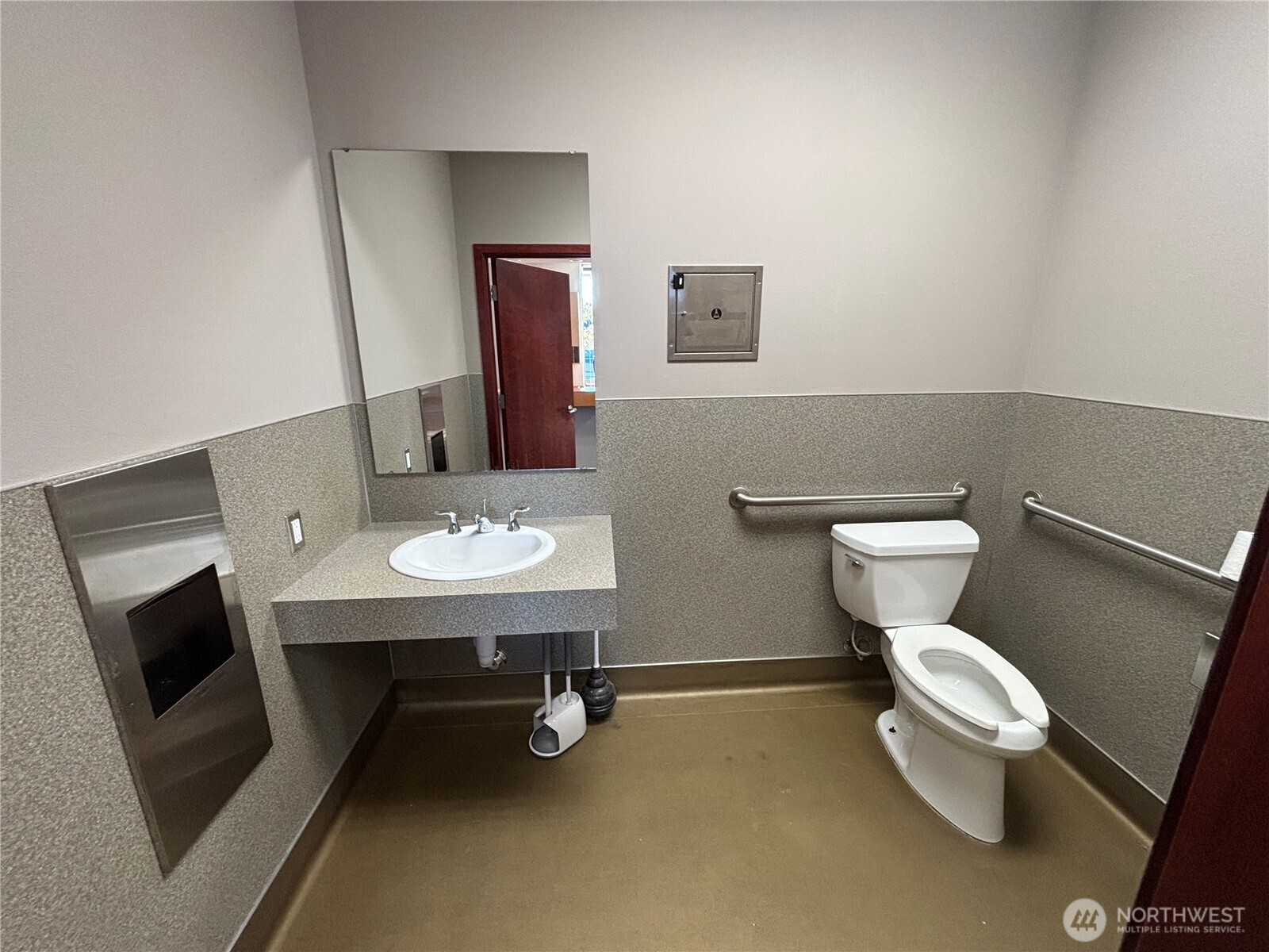 1725 Continental Place, Unit C Mount Vernon, WA 98273 - Photo 17 of 19 a bathroom with a toilet a sink and mirror