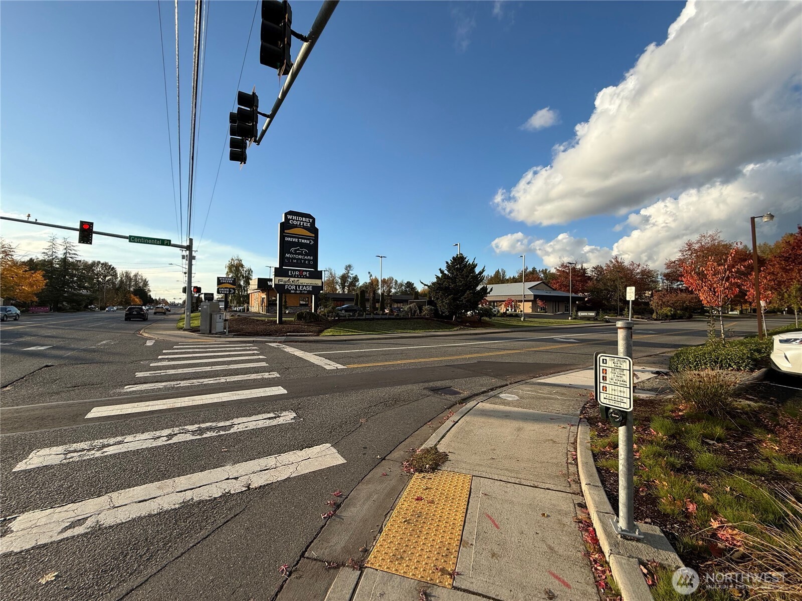 1725 Continental Place, Unit C Mount Vernon, WA 98273 - Photo 5 of 19 a view of a tennis court