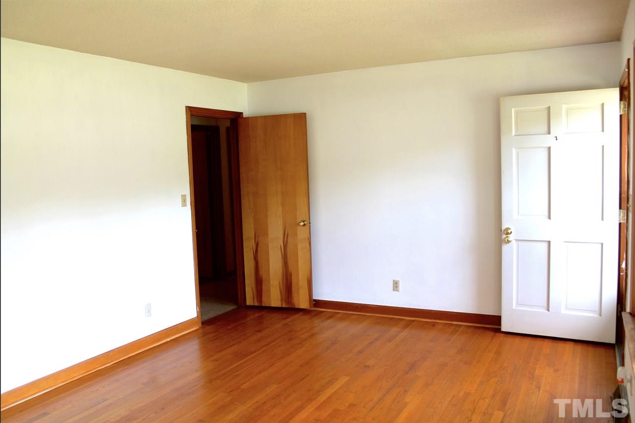 411 Gus Road Durham, NC 27703 - Photo 7 of 21