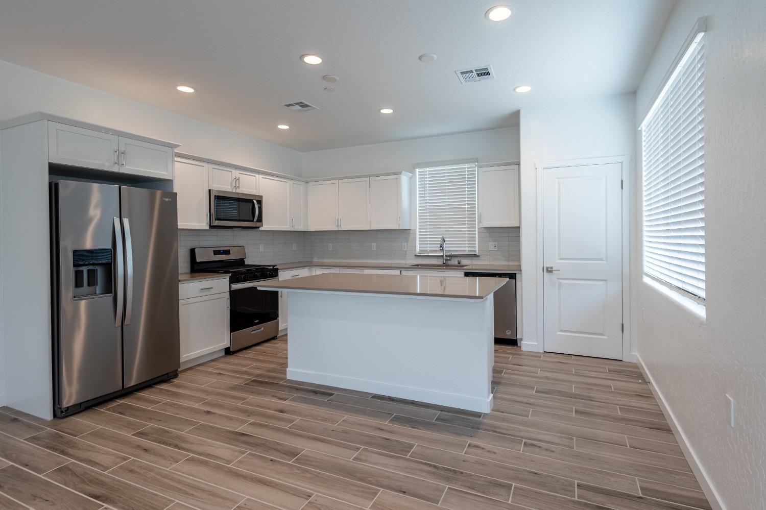 387 Thunder Road South Madera, CA 93636 - Photo 4 of 12 Gallery Image 4