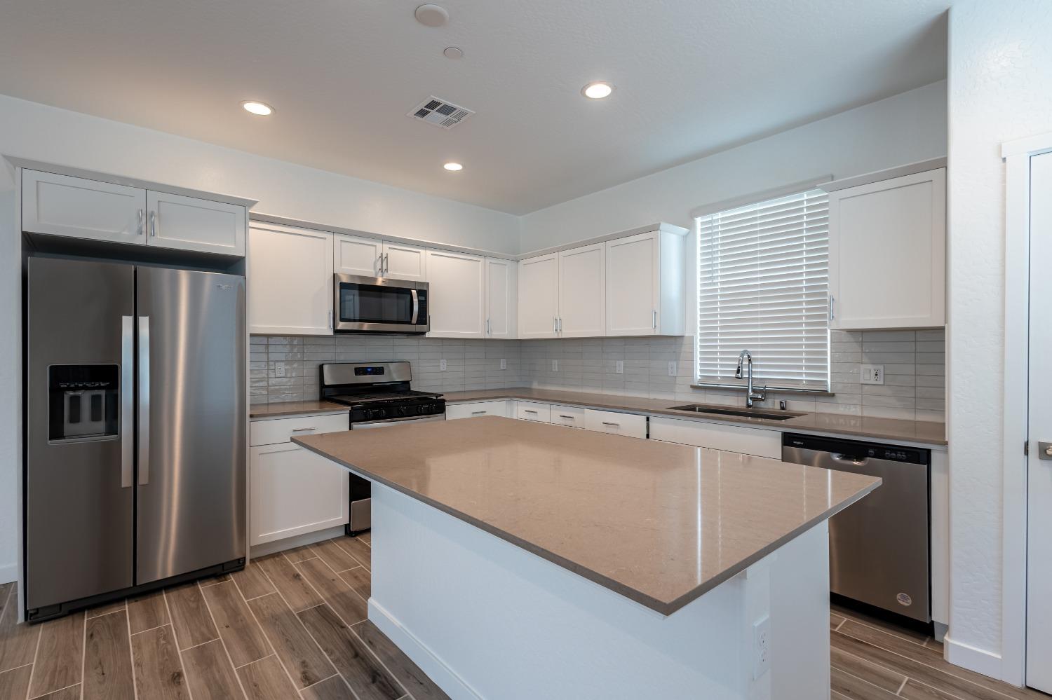 387 Thunder Road South Madera, CA 93636 - Photo 5 of 12 Gallery Image 5