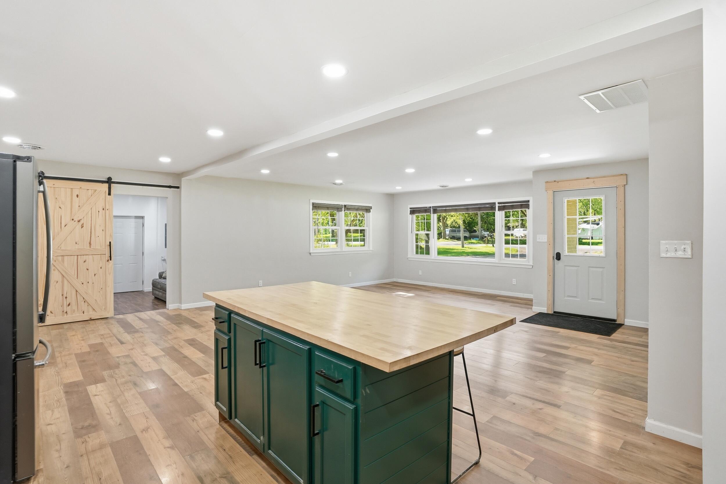 590 East Oak Hill Road Chesterton, IN 46304 - Photo 5 of 31 2500x1668