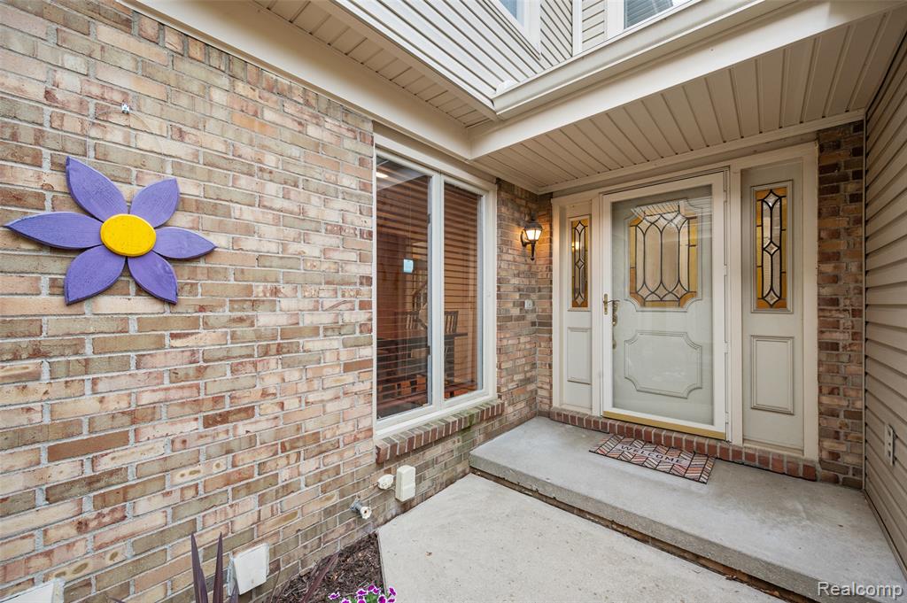 968 Golfview Court Rochester Hills, MI 48307 - Photo 3 of 42