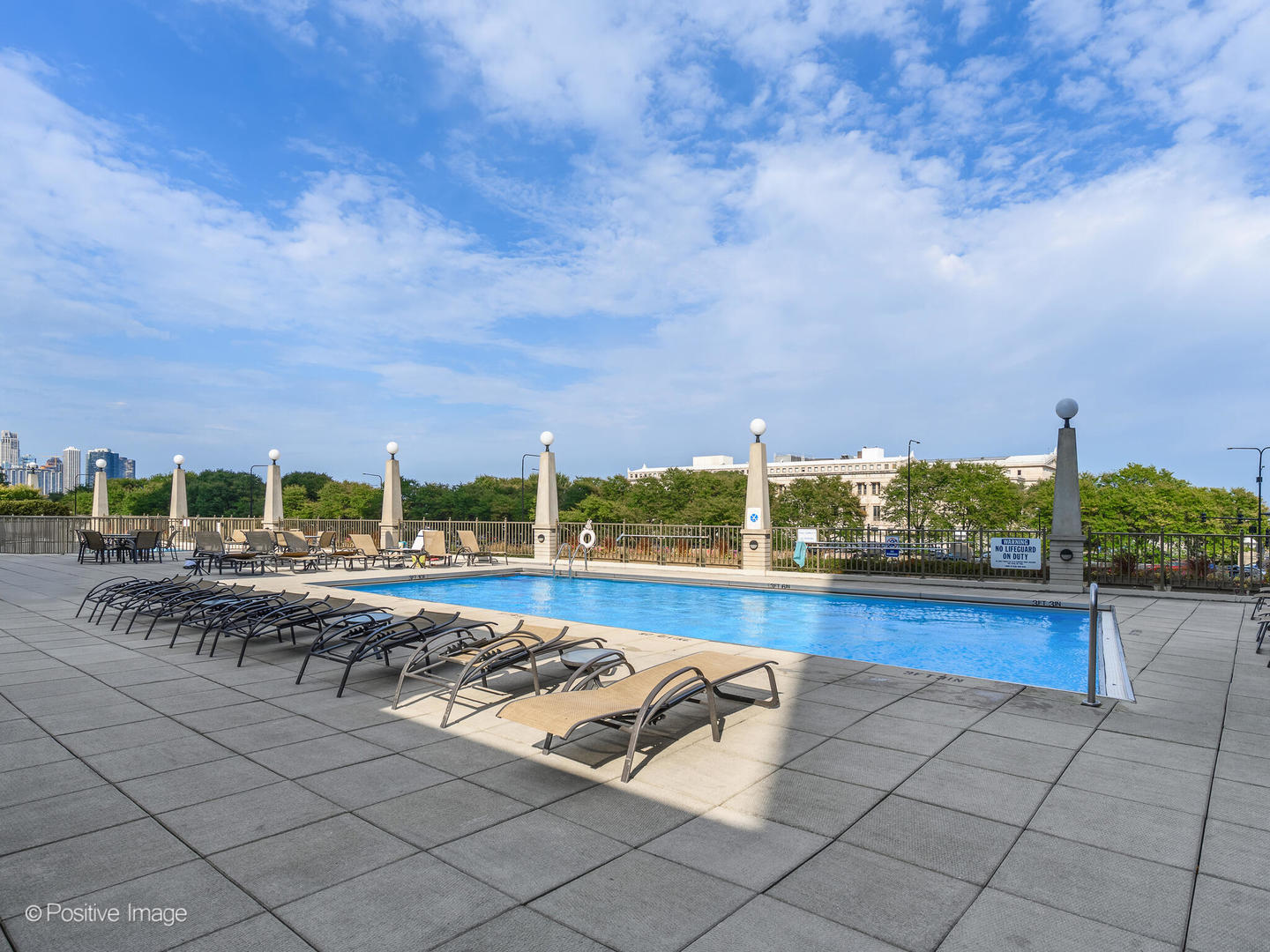 233 East 13th Street, Unit 1209 Chicago, IL 60605 - Photo 27 of 28 a view of a terrace